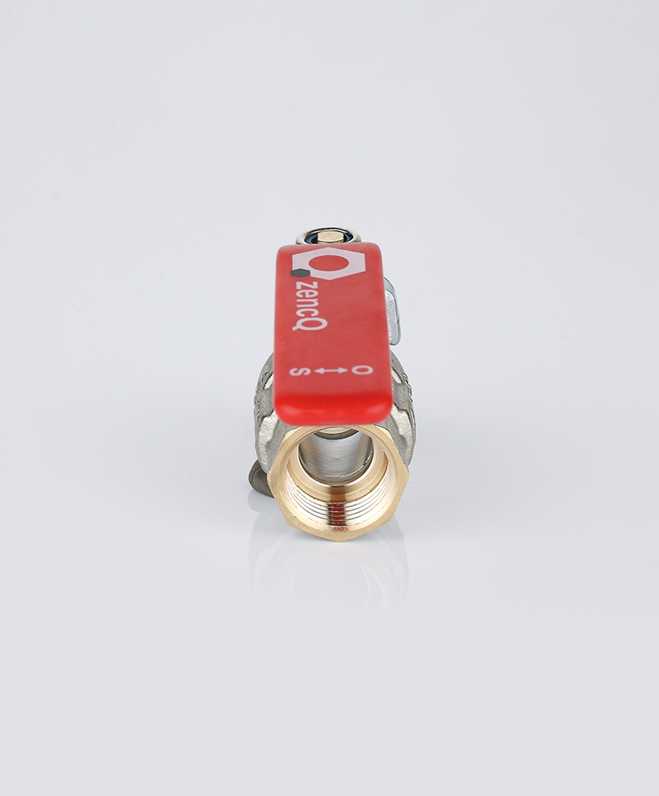 Ball valve female-male connection with lever handle