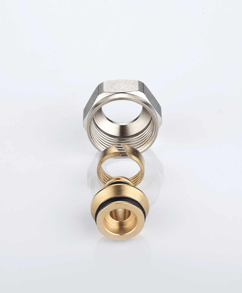 Pipe connector for PEX pipes
